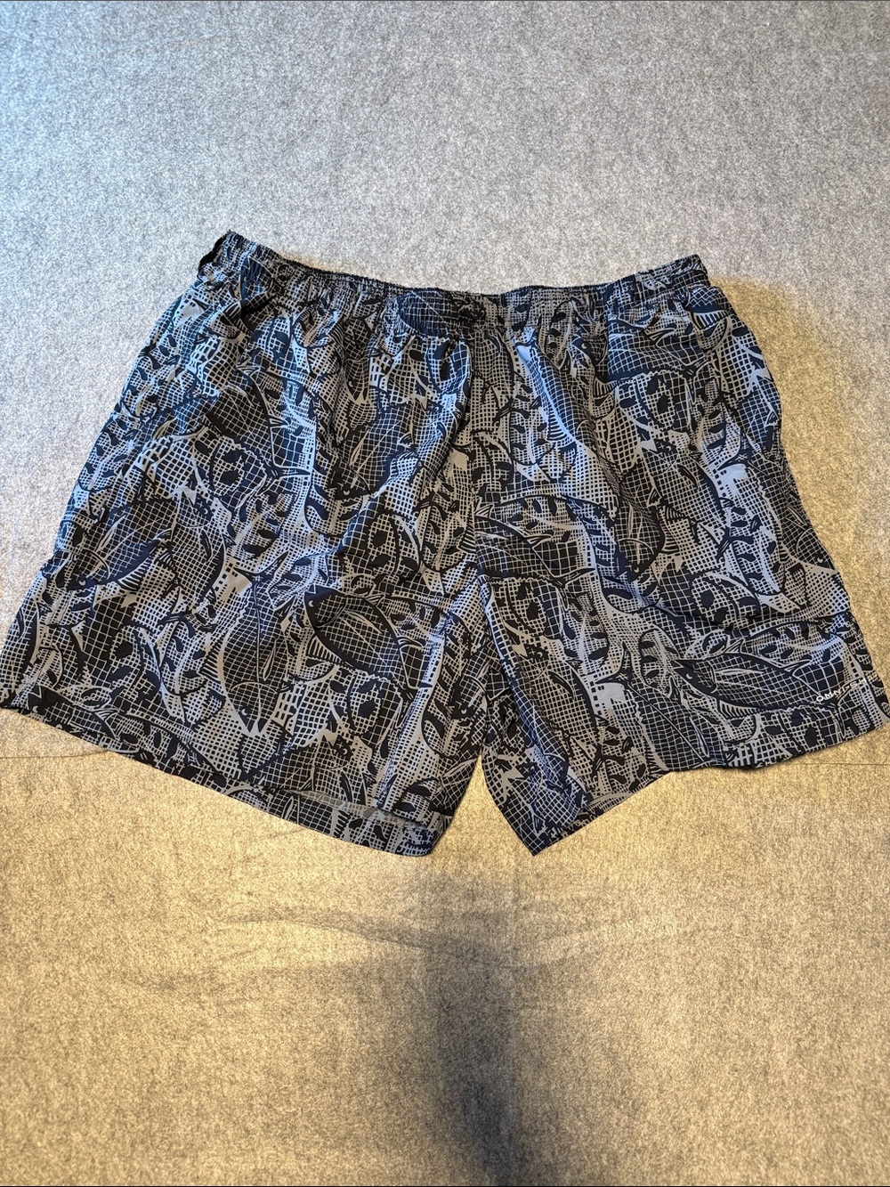 🥳 5 for $25 BUNDLE Columbia PFG Men's Black and Gray Fish-Print Swim Trunks